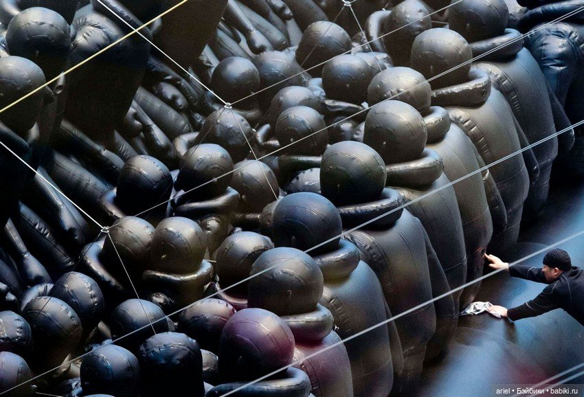 Скульптура китайского художника Ай Вэйвэя (Ai Weiwei) «Law of the Journey», 2017 (фото 2)