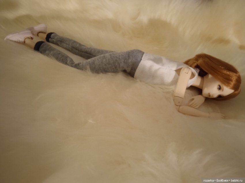 Ночь над городом кружится, тёмный город спать ложится