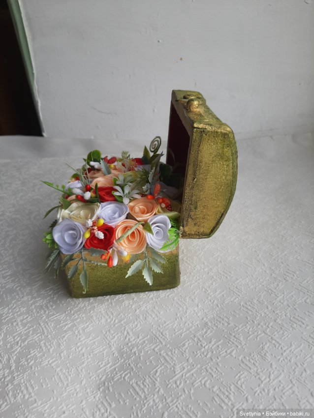 Сундучок с розами — Авторские игрушки из разных материалов: синельная проволока (фото 2)