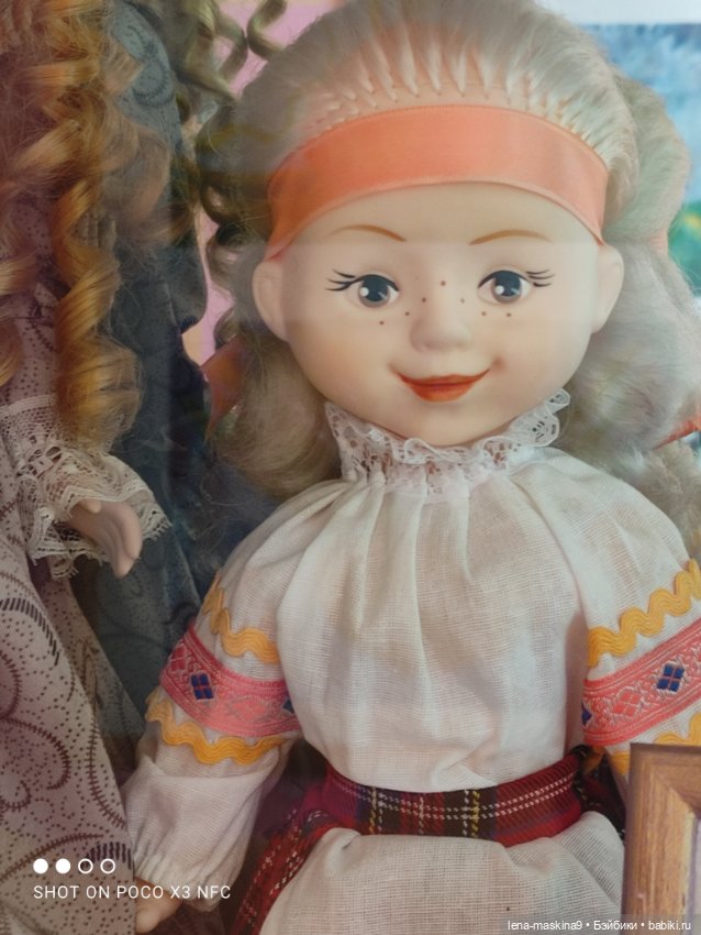 Витрина с куклами СССР — Игрушки СССР и советского детства: резиновые