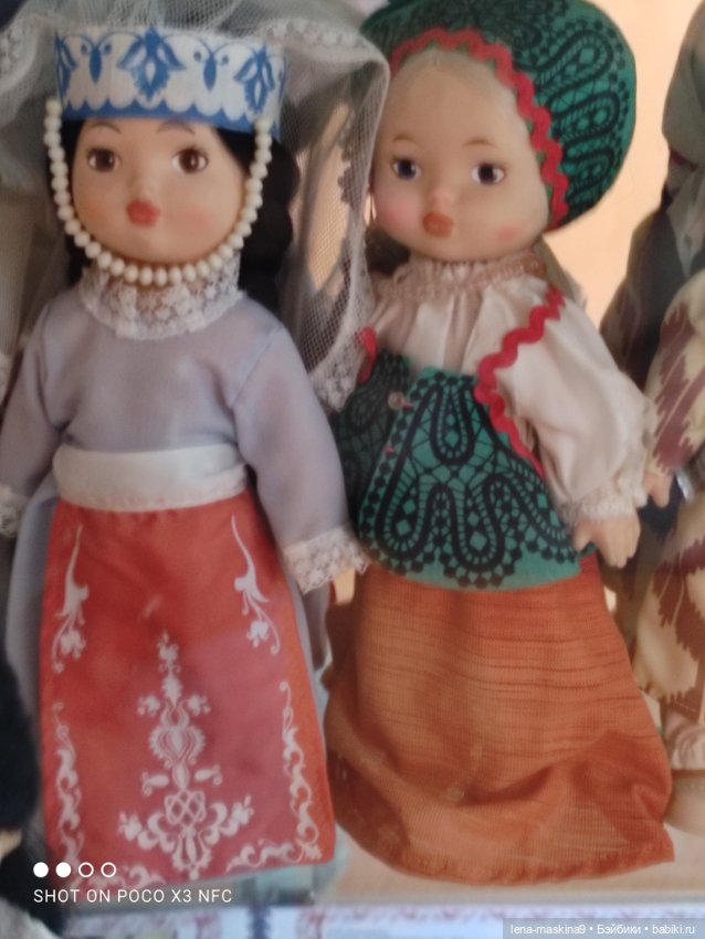 Витрина с куклами СССР — Игрушки СССР и советского детства: резиновые