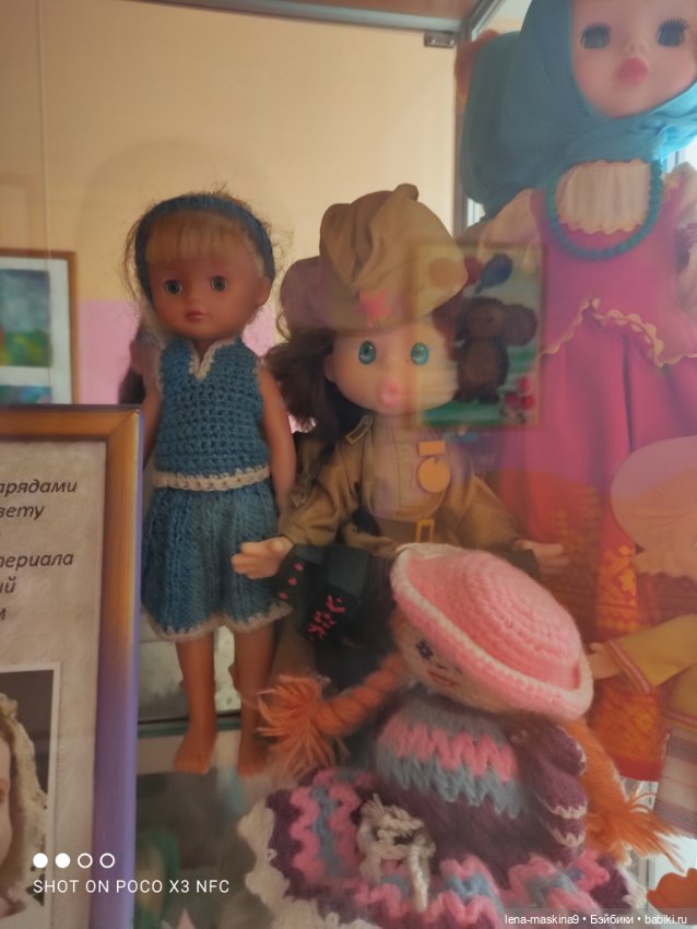 Витрина с куклами СССР — Игрушки СССР и советского детства: резиновые