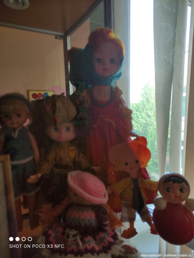 Витрина с куклами СССР — Игрушки СССР и советского детства: резиновые