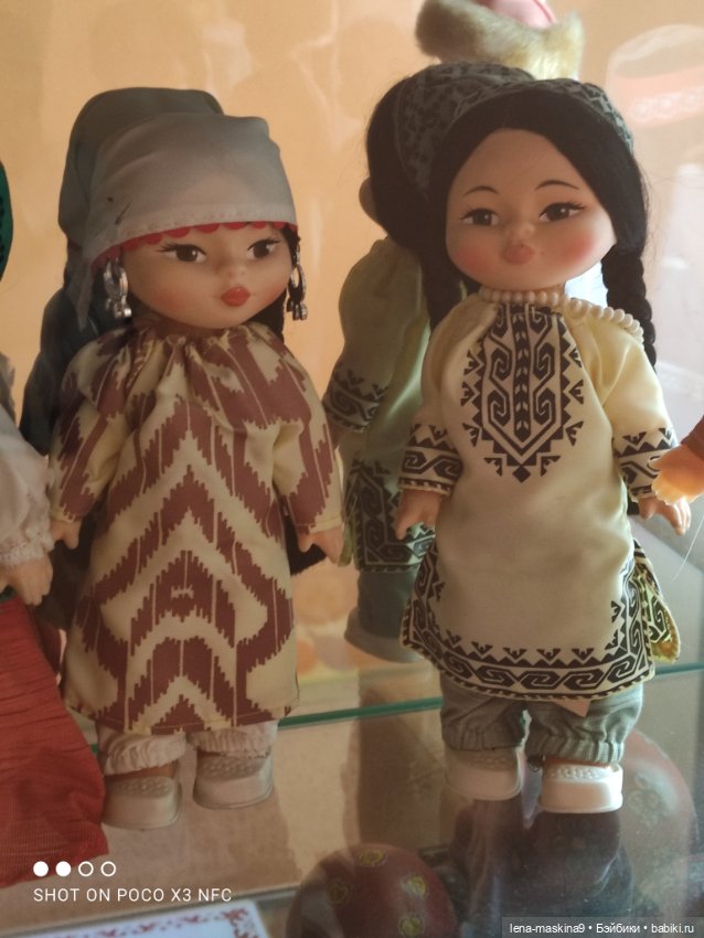 Витрина с куклами СССР — Игрушки СССР и советского детства: резиновые (фото 4)