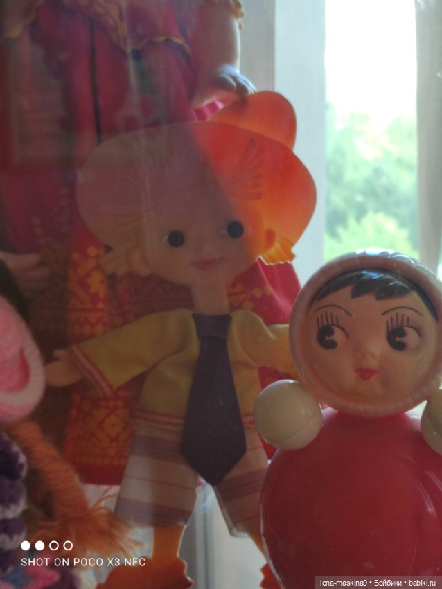 Витрина с куклами СССР — Игрушки СССР и советского детства: резиновые