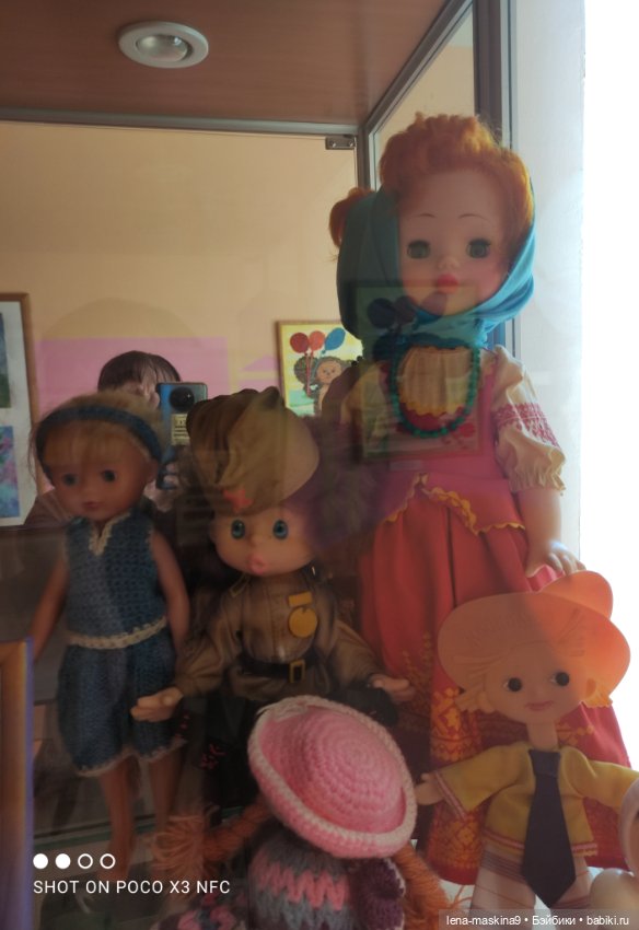 Витрина с куклами СССР — Игрушки СССР и советского детства: резиновые