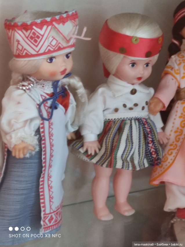 Витрина с куклами СССР — Игрушки СССР и советского детства: резиновые