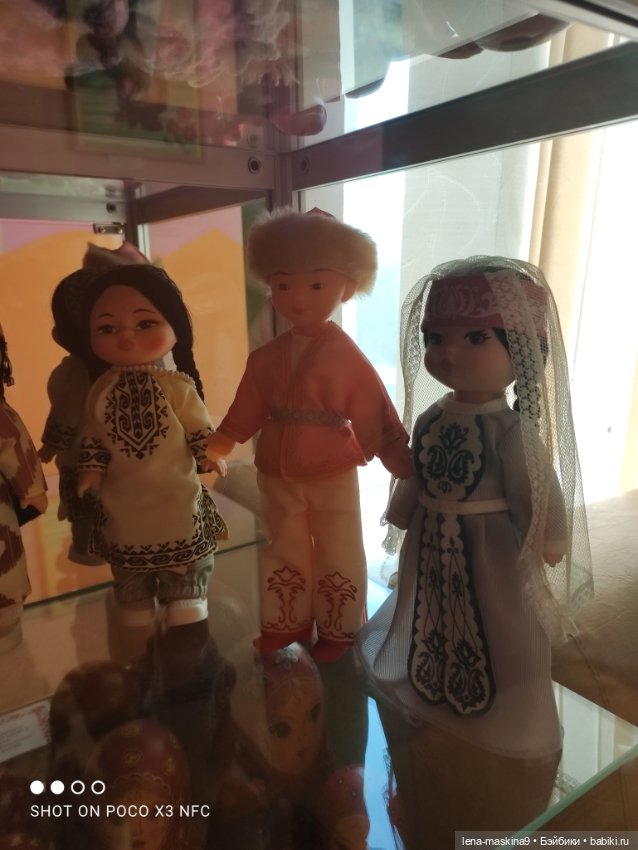 Витрина с куклами СССР — Игрушки СССР и советского детства: резиновые