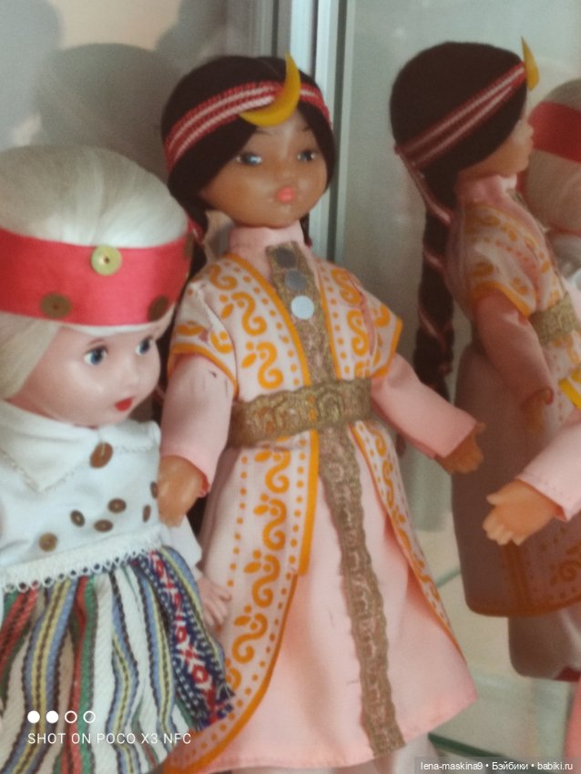 Витрина с куклами СССР — Игрушки СССР и советского детства: резиновые