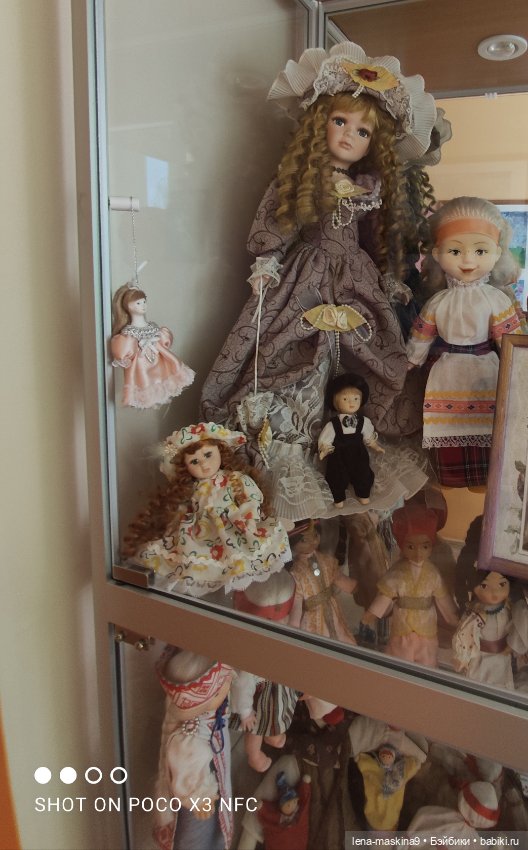 Витрина с куклами СССР — Игрушки СССР и советского детства: резиновые