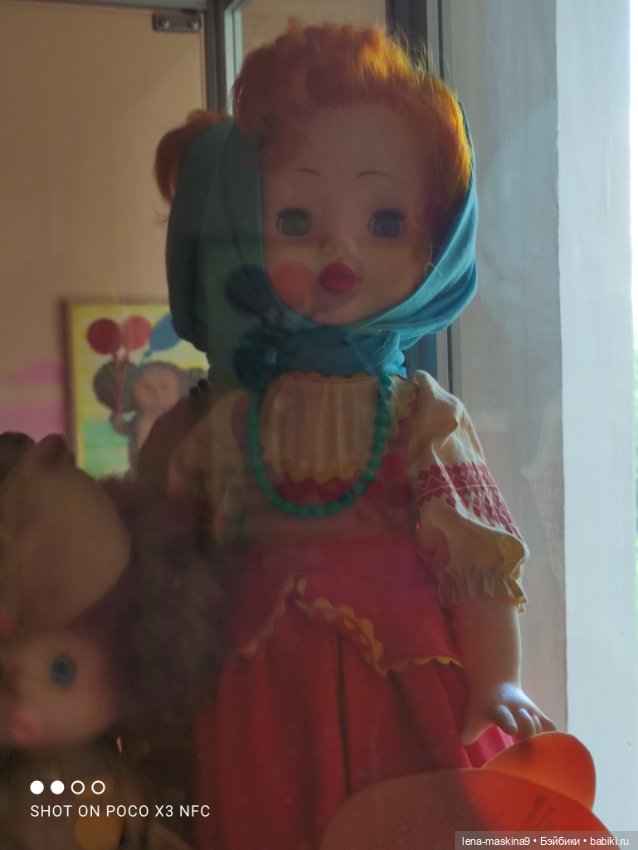 Витрина с куклами СССР — Игрушки СССР и советского детства: резиновые (фото 10)