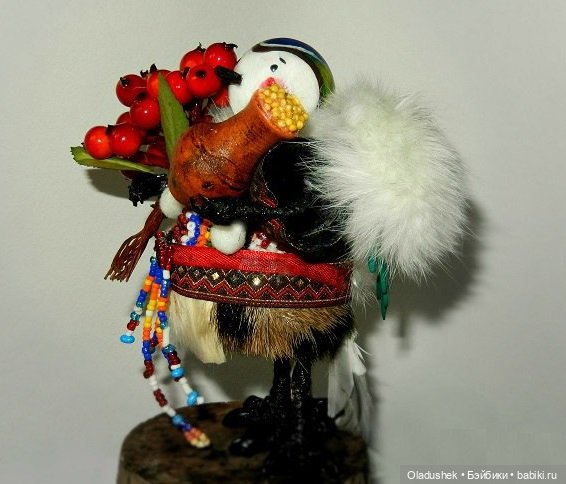 Одна из любимых куколок моей работы - "Птичка-Синичка" Материал: дерево, бисер (фото 2)
