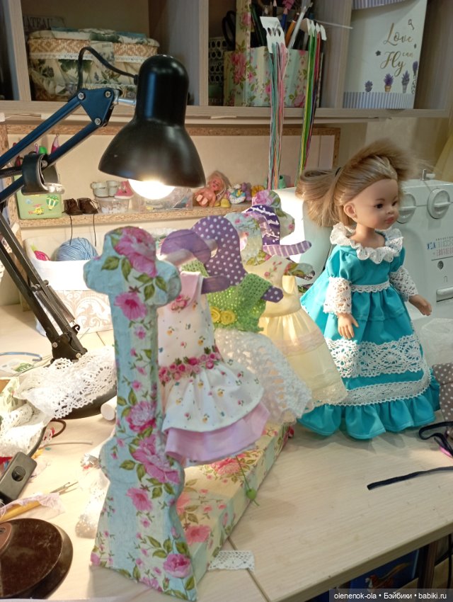 Вешалка для кукольной одежды