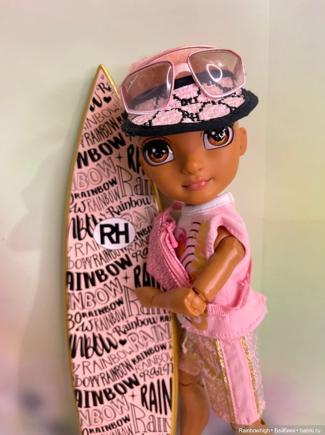 Первый мальчишка в коллекции Rainbow high