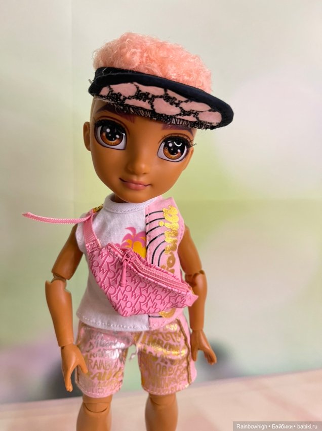 Первый мальчишка в коллекции Rainbow high (фото 3)