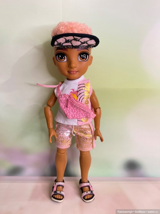 Первый мальчишка в коллекции Rainbow high (фото 2)