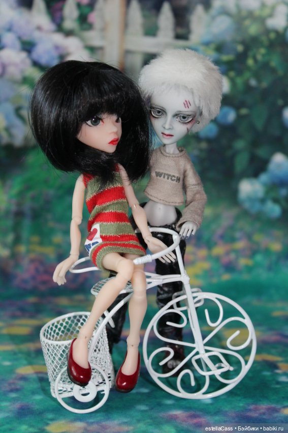 Лето! Амигаты осваивают велосипед...)))