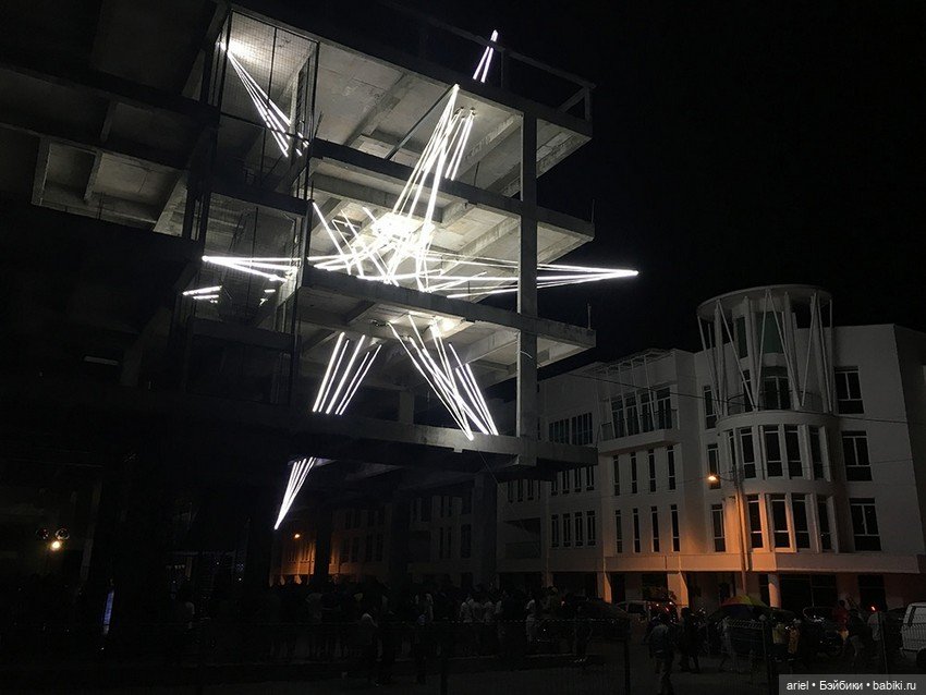 Масштабная световая инсталляция «Звезда» от Чжун Хао Онга (Jun Hao Ong) (фото 5)