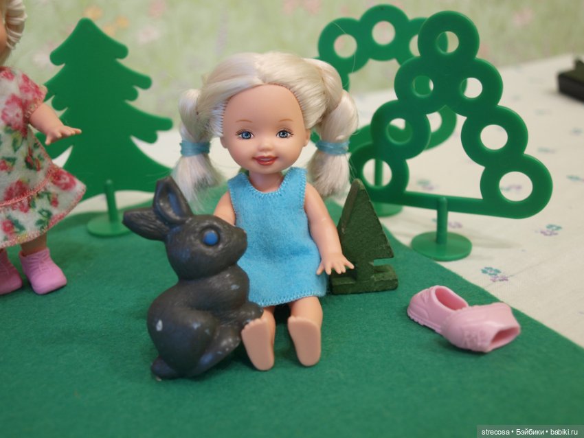 Маруся, Галочка и Светланка в "Научной экспедиции" (куколки Келли от Mattel)