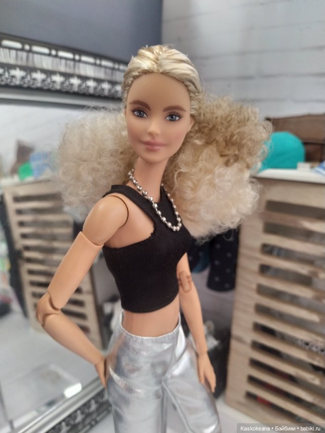 Город N: серебристый день в магазинчике Looks