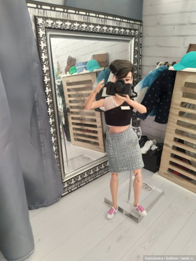 Город N: серебристый день в магазинчике Looks