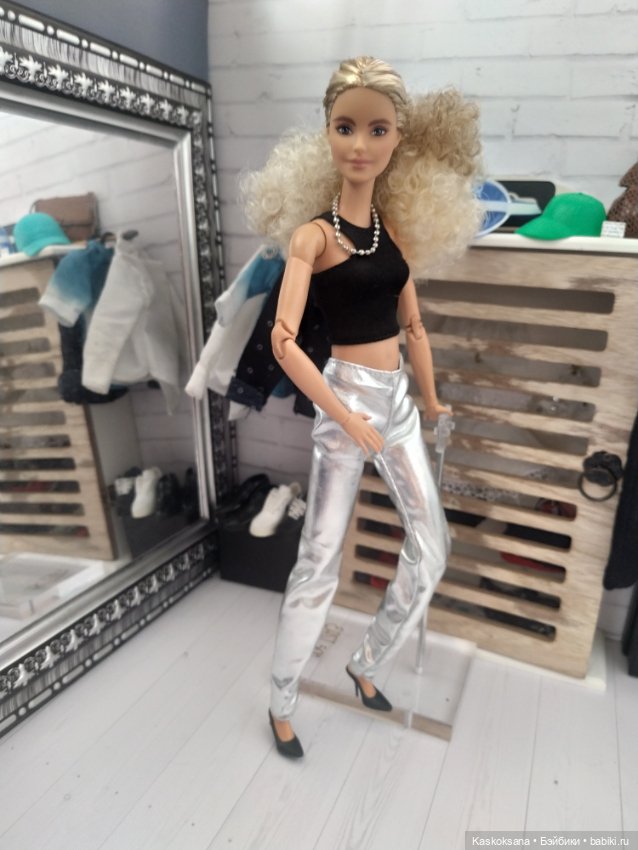 Город N: серебристый день в магазинчике Looks