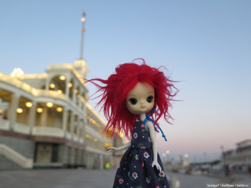 Little Dal на теле Enchantimals