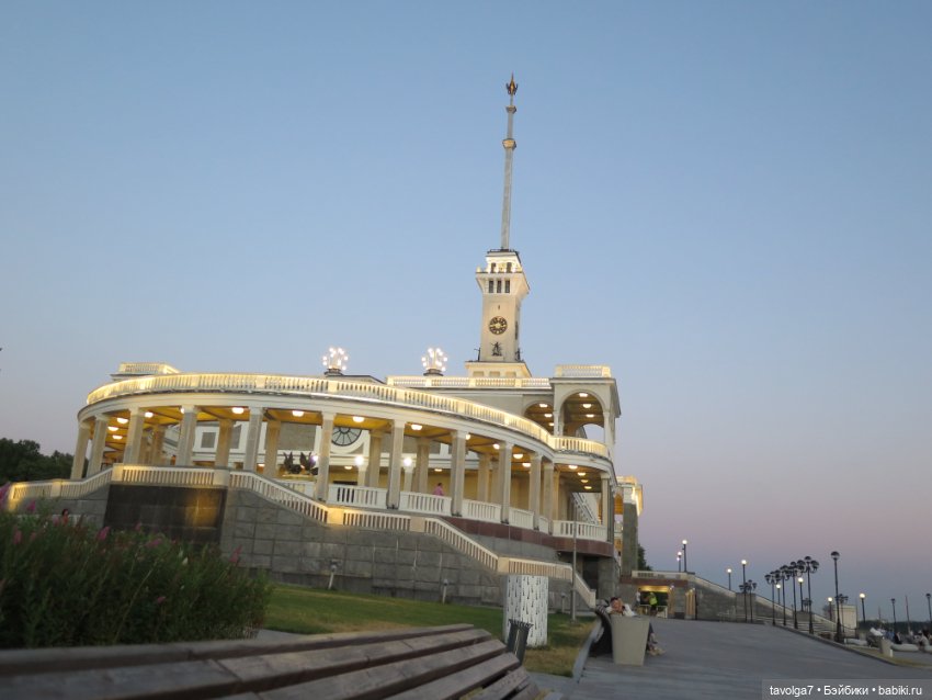 Little Dal на теле Enchantimals