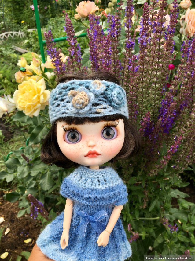 Продолжаем одеваться. На даче. Часть 3