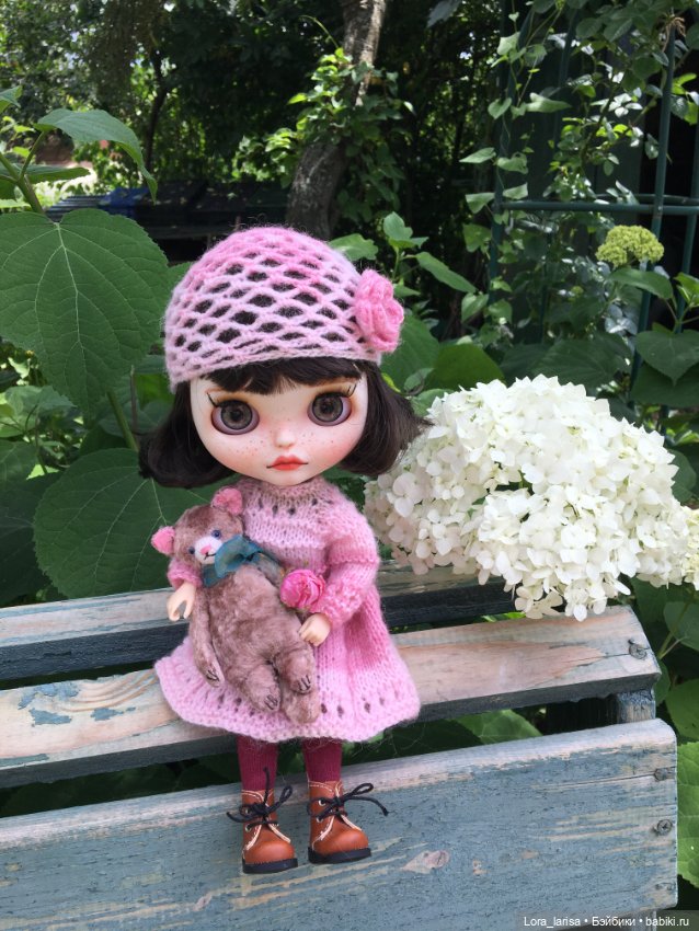 Продолжаем одеваться. На даче. Часть 3