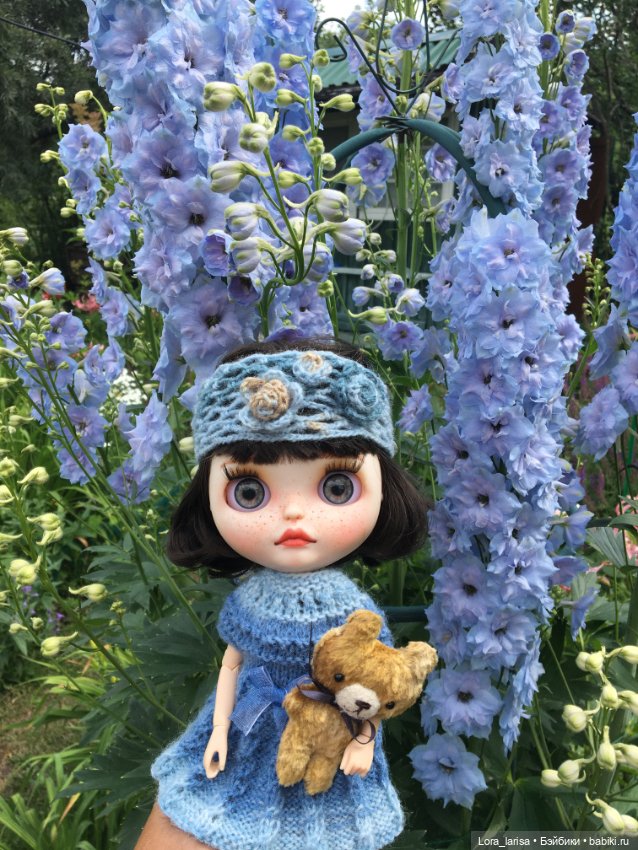 Продолжаем одеваться. На даче. Часть 3