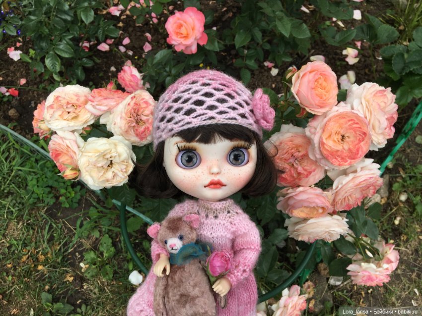 Продолжаем одеваться. На даче. Часть 3