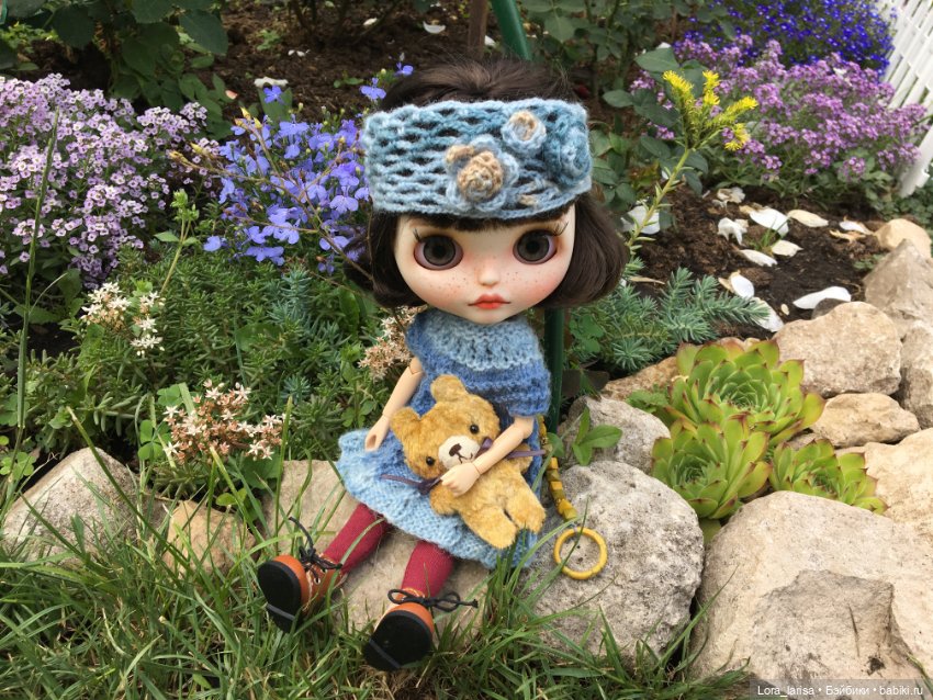 Продолжаем одеваться. На даче. Часть 3