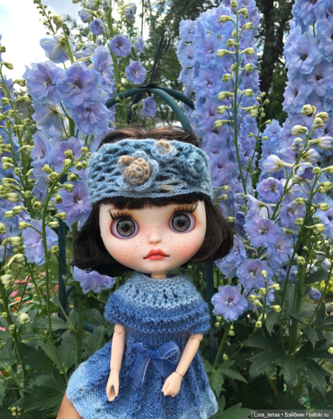 Продолжаем одеваться. На даче. Часть 3