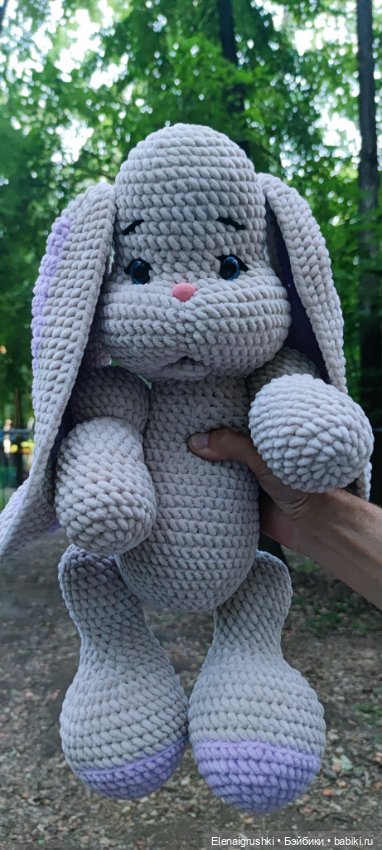 Зайка на прогулке — Вязаные игрушки и амигуруми: крючком