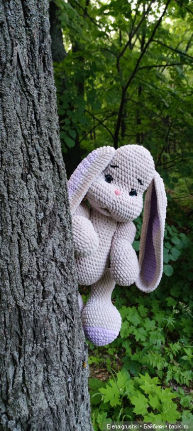 Зайка на прогулке — Вязаные игрушки и амигуруми: крючком