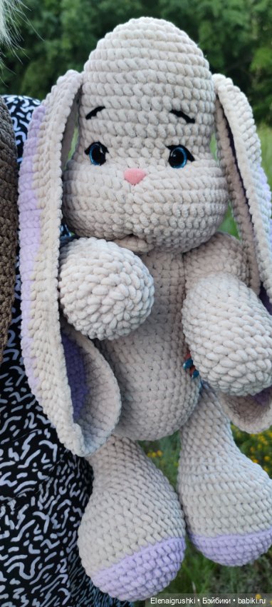 Зайка на прогулке — Вязаные игрушки и амигуруми: крючком