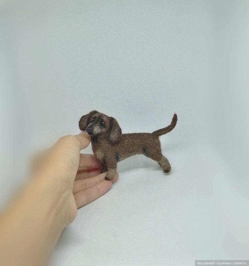 Миниатюрная такса — Валяные игрушки из шерсти: сухое валяние (фото 2)