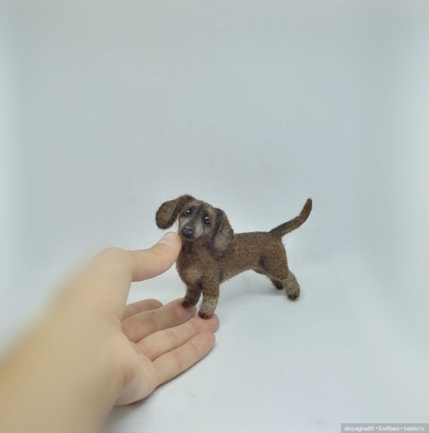 Миниатюрная такса — Валяные игрушки из шерсти: сухое валяние (фото 9)