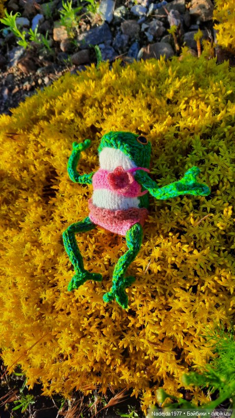 Мои последние работы.Лягушки по выкройке Клэр Гарланд