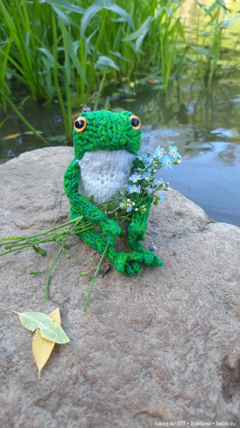 Мои последние работы.Лягушки по выкройке Клэр Гарланд
