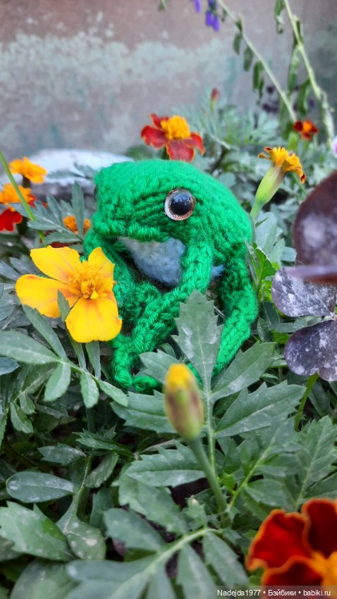 Мои последние работы.Лягушки по выкройке Клэр Гарланд