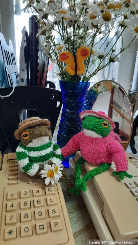 Мои последние работы.Лягушки по выкройке Клэр Гарланд