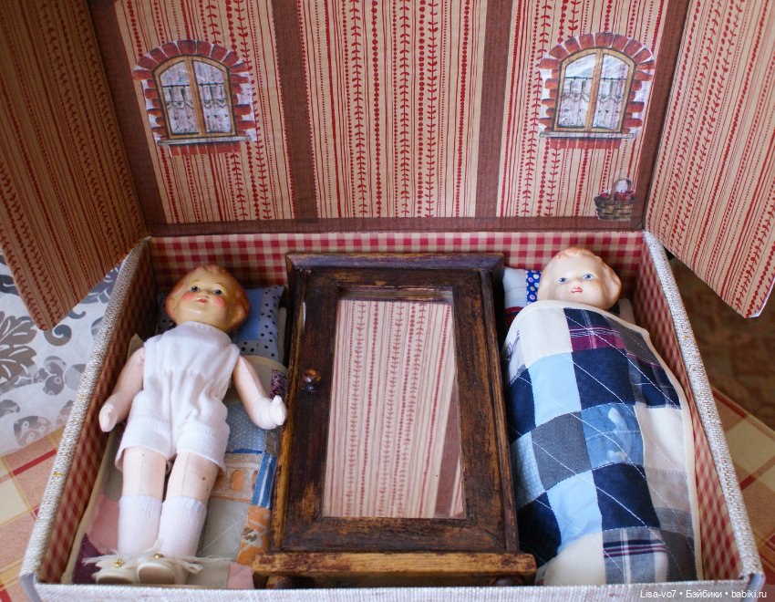 Где живут куклы ? В коробке