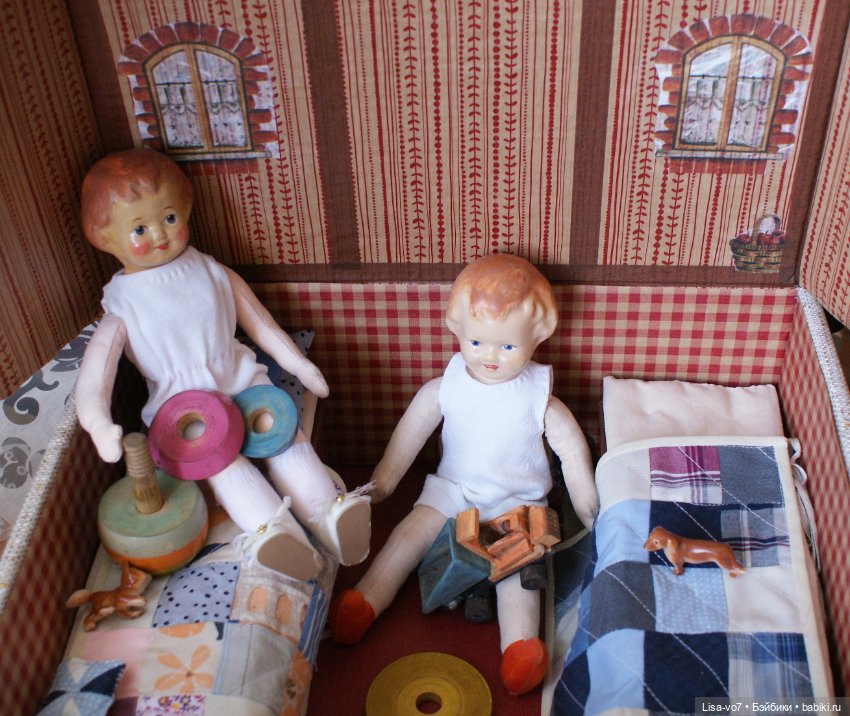 Где живут куклы ? В коробке