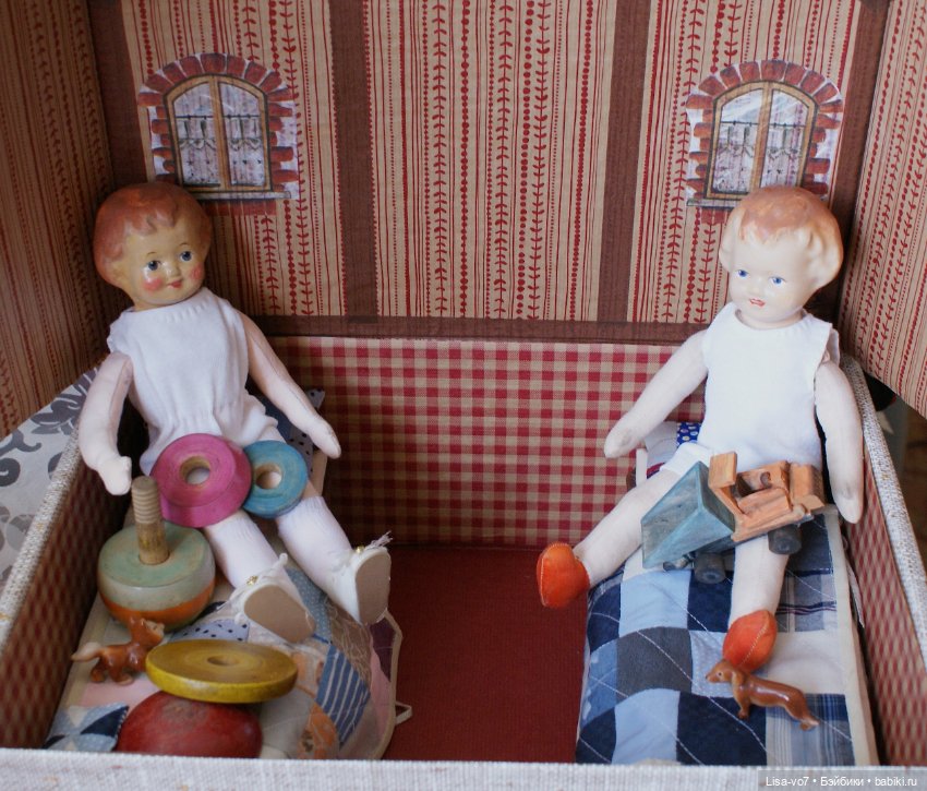 Где живут куклы ? В коробке