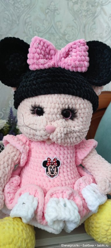 Кошечка в образе Минни Маус (фото 3)