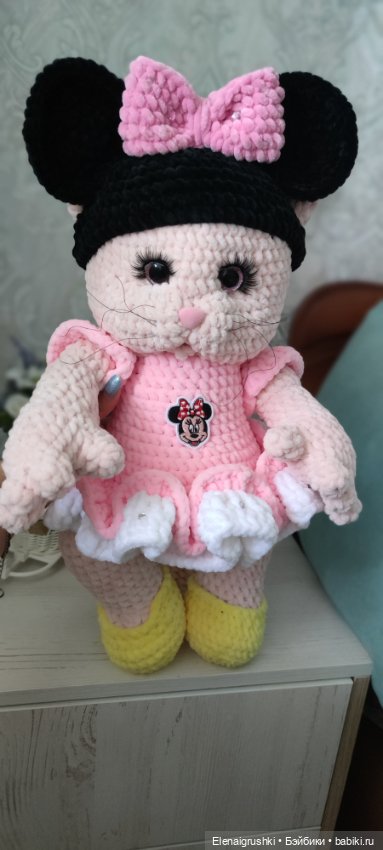 Кошечка в образе Минни Маус (фото 4)