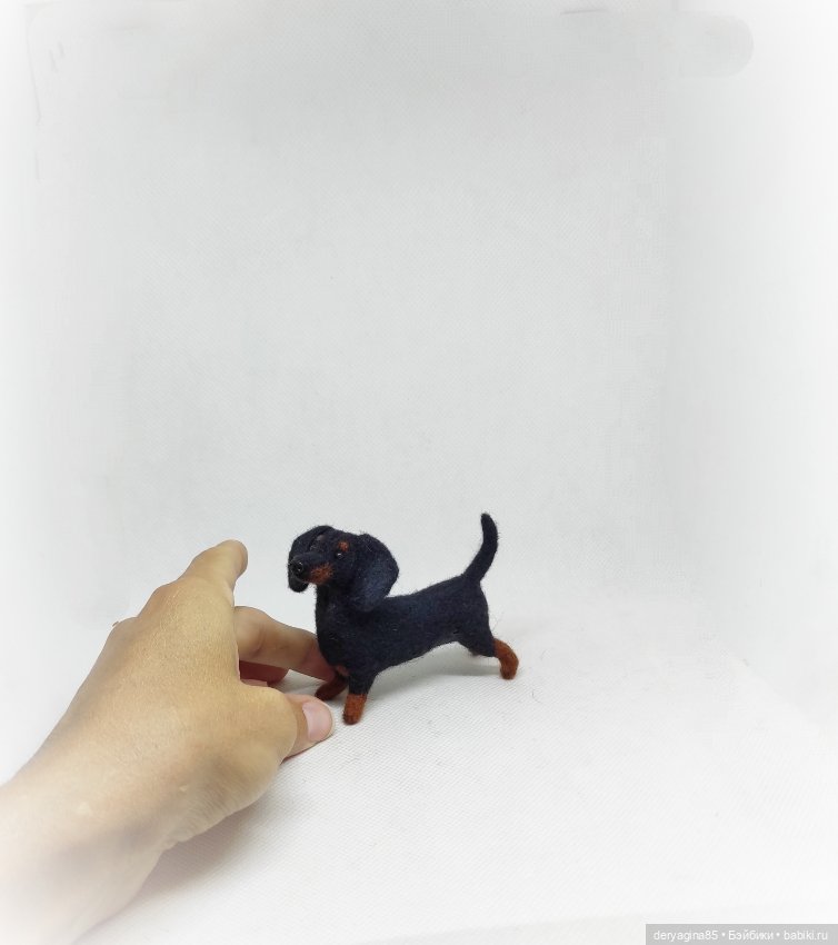 Мини таксочка — Валяные игрушки из шерсти: сухое валяние (фото 5)