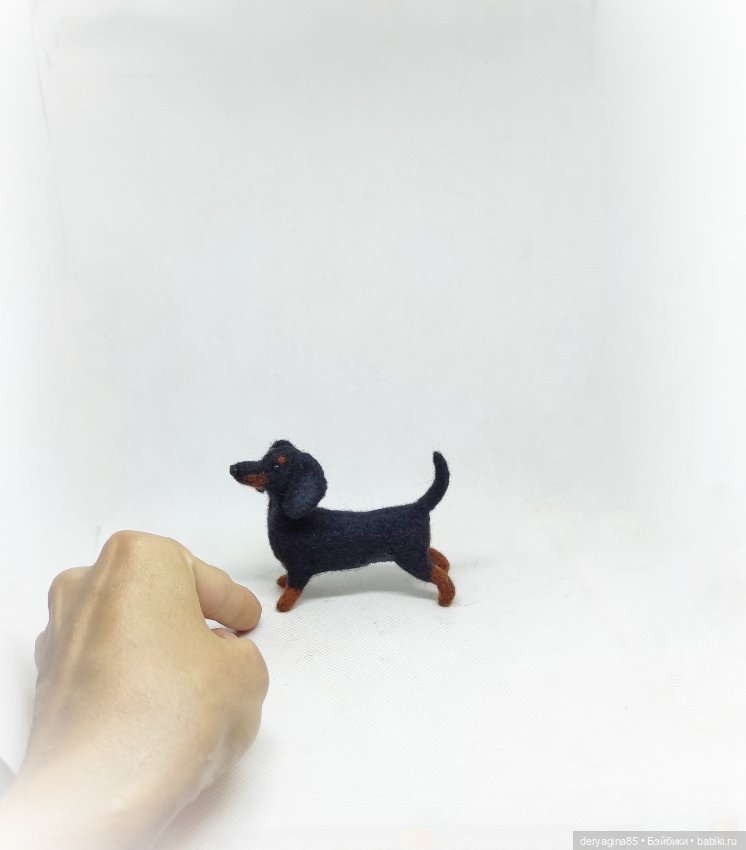Мини таксочка — Валяные игрушки из шерсти: сухое валяние (фото 4)
